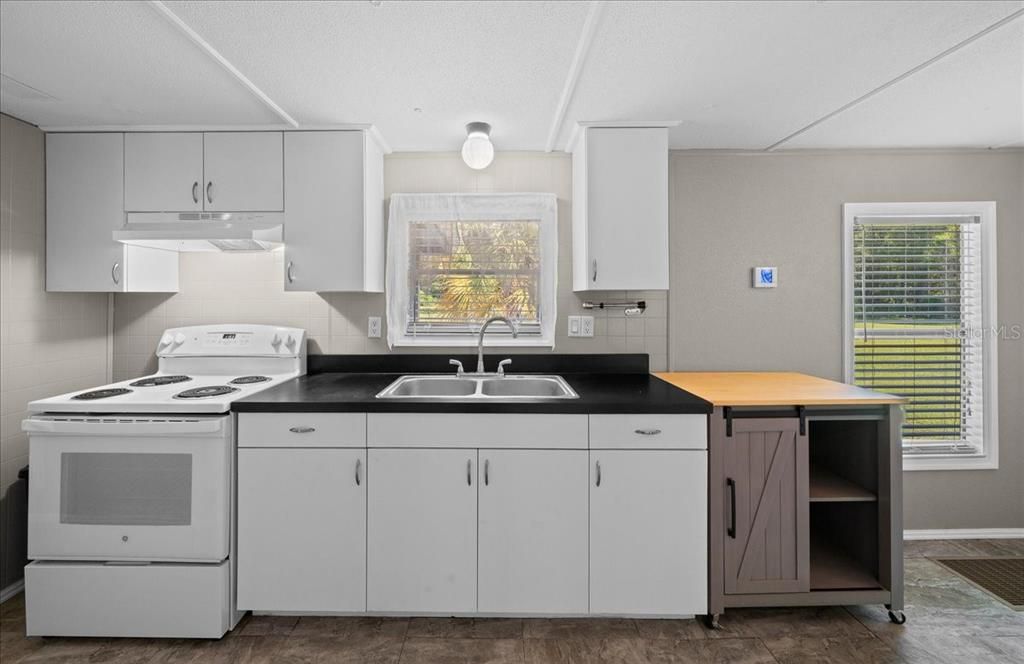 For Sale: $165,000 (3 beds, 2 baths, 1152 Square Feet)