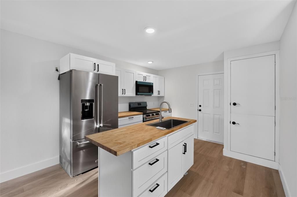 For Sale: $185,000 (2 beds, 2 baths, 850 Square Feet)