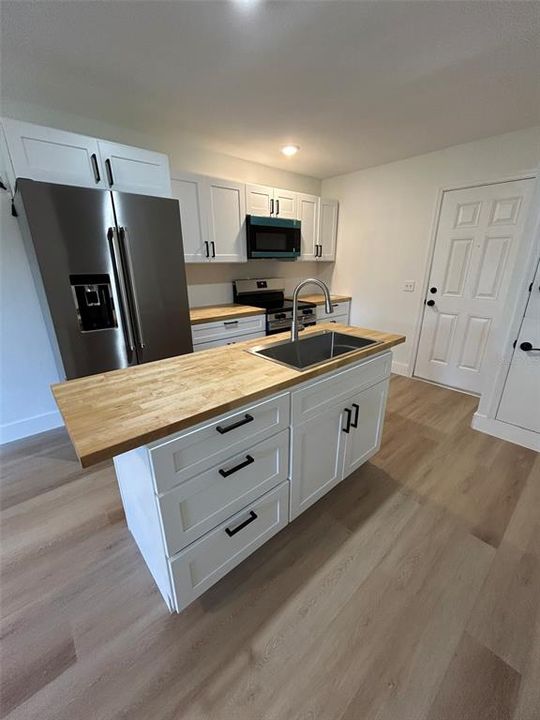 For Sale: $185,000 (2 beds, 2 baths, 850 Square Feet)