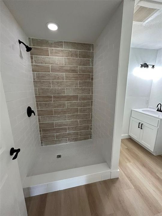 For Sale: $185,000 (2 beds, 2 baths, 850 Square Feet)
