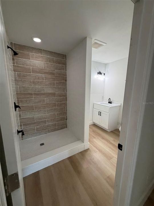 For Sale: $185,000 (2 beds, 2 baths, 850 Square Feet)