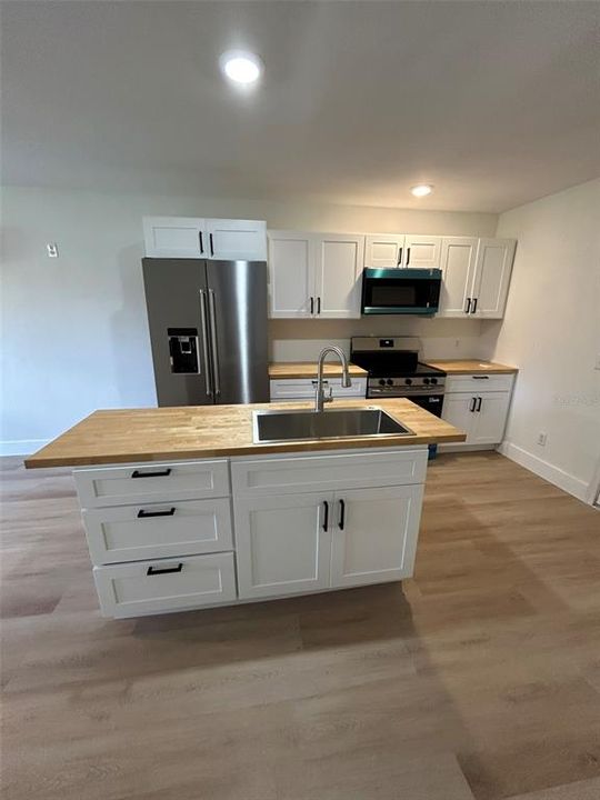 For Sale: $185,000 (2 beds, 2 baths, 850 Square Feet)