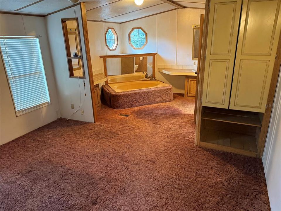 For Sale: $89,000 (2 beds, 2 baths, 924 Square Feet)