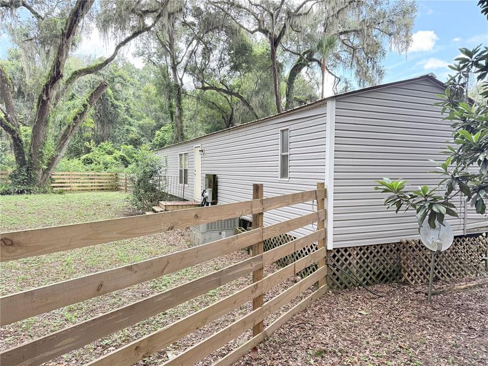 For Sale: $89,000 (2 beds, 2 baths, 924 Square Feet)