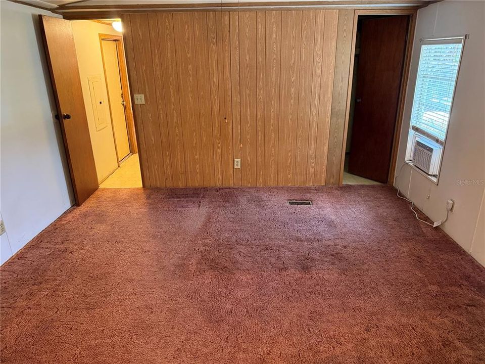 For Sale: $89,000 (2 beds, 2 baths, 924 Square Feet)