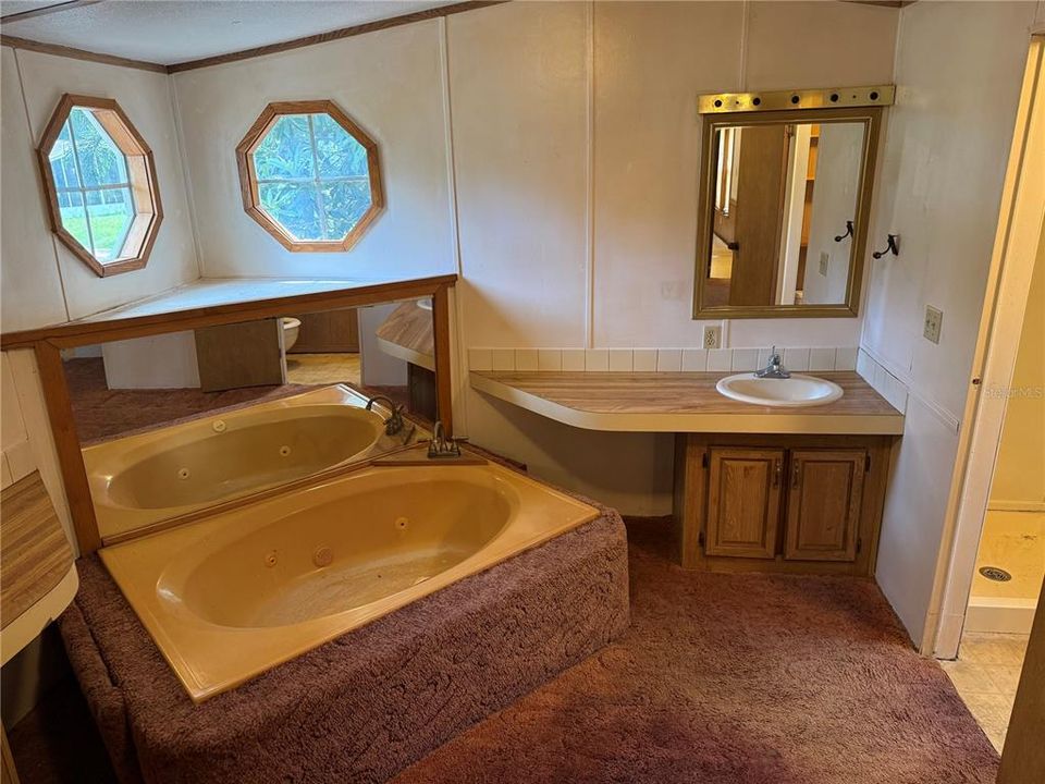 For Sale: $89,000 (2 beds, 2 baths, 924 Square Feet)