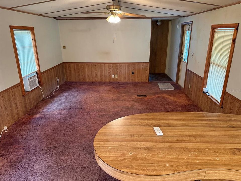 For Sale: $89,000 (2 beds, 2 baths, 924 Square Feet)