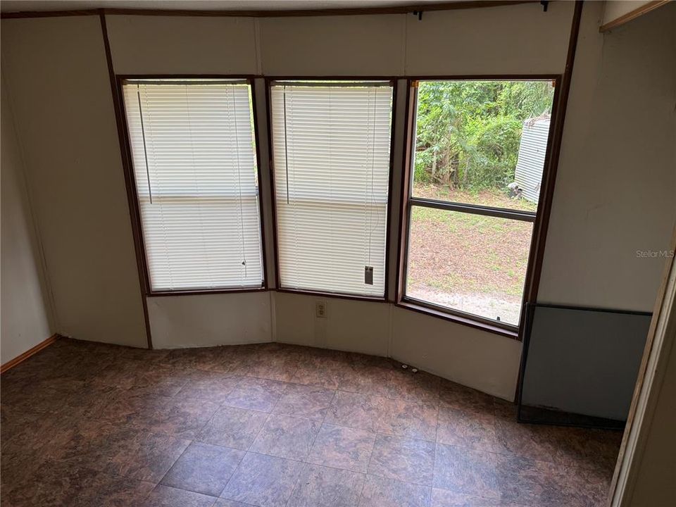 For Sale: $89,000 (2 beds, 2 baths, 924 Square Feet)