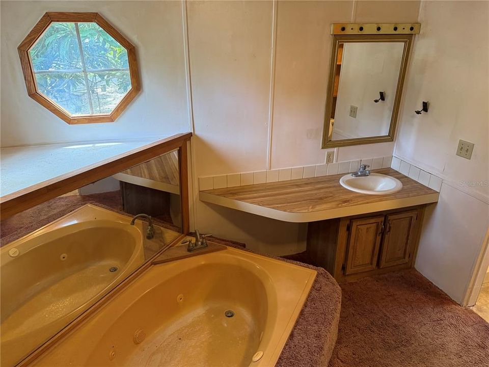 For Sale: $89,000 (2 beds, 2 baths, 924 Square Feet)
