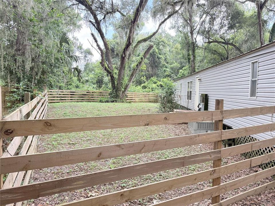 For Sale: $89,000 (2 beds, 2 baths, 924 Square Feet)