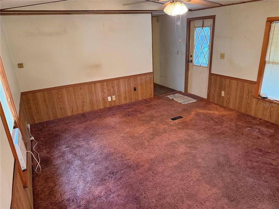 For Sale: $89,000 (2 beds, 2 baths, 924 Square Feet)