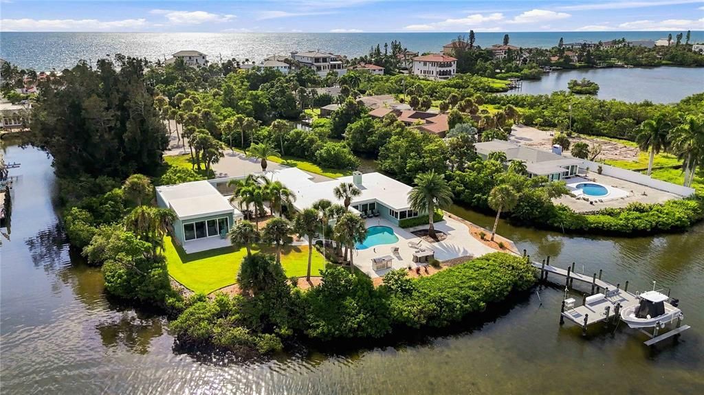 For Sale: $3,650,000 (3 beds, 4 baths, 3102 Square Feet)
