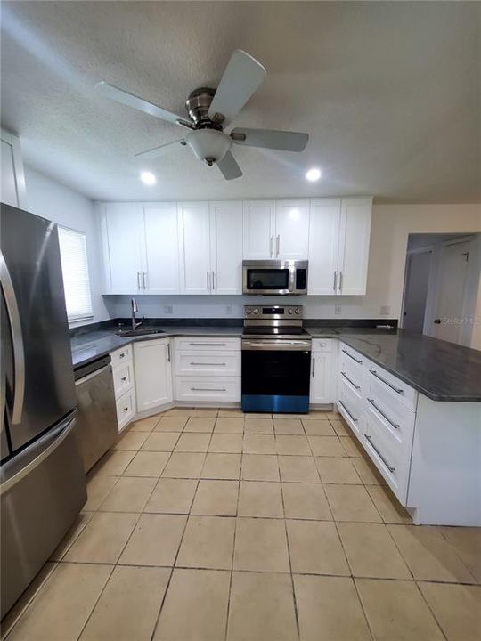 В аренду: $1,700 (2 спален, 1 ванн, 820 Квадратных фут)