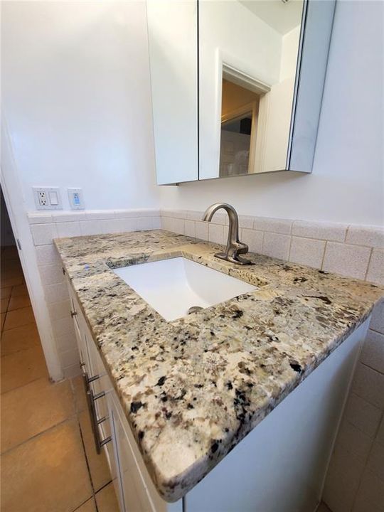 В аренду: $1,700 (2 спален, 1 ванн, 820 Квадратных фут)