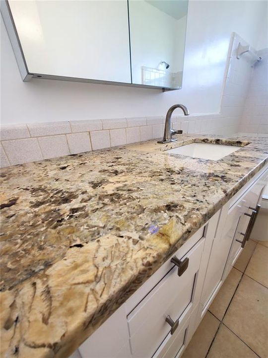 В аренду: $1,700 (2 спален, 1 ванн, 820 Квадратных фут)