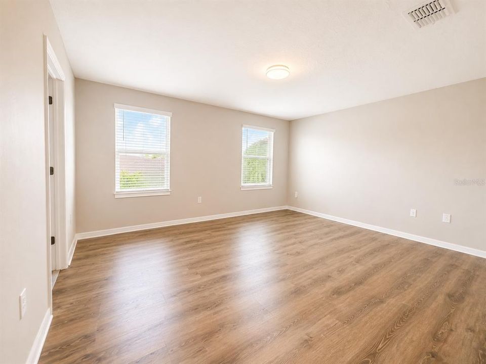 For Sale: $320,000 (4 beds, 2 baths, 1805 Square Feet)