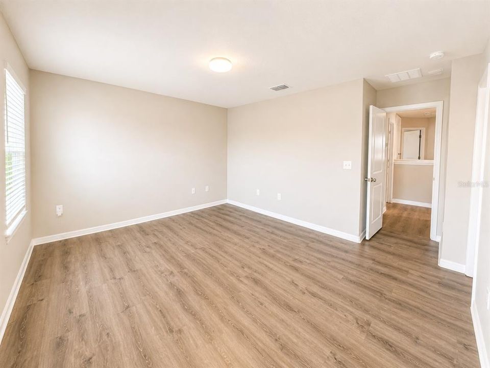 For Sale: $320,000 (4 beds, 2 baths, 1805 Square Feet)