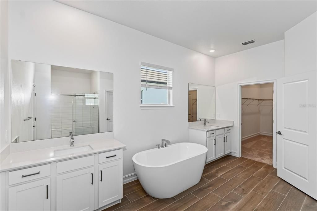 For Rent: $3,600 (5 beds, 4 baths, 3336 Square Feet)