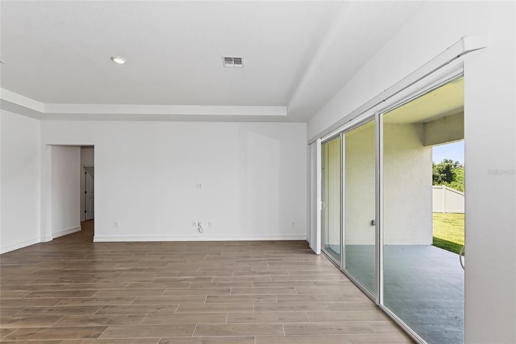 For Rent: $3,600 (5 beds, 4 baths, 3336 Square Feet)