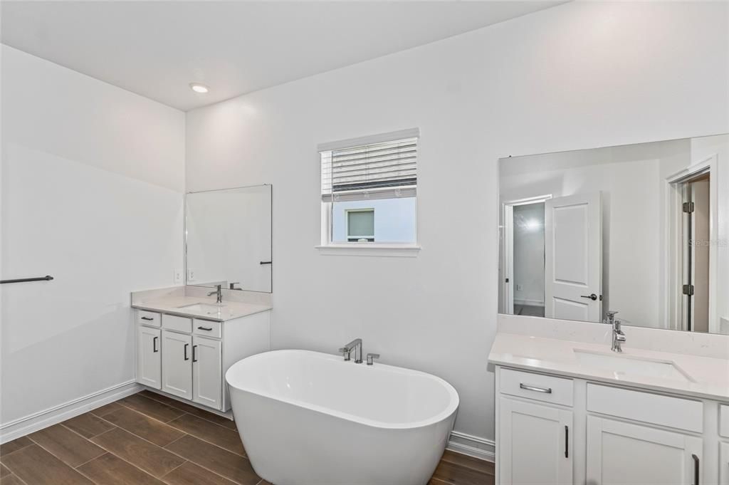 For Rent: $3,600 (5 beds, 4 baths, 3336 Square Feet)