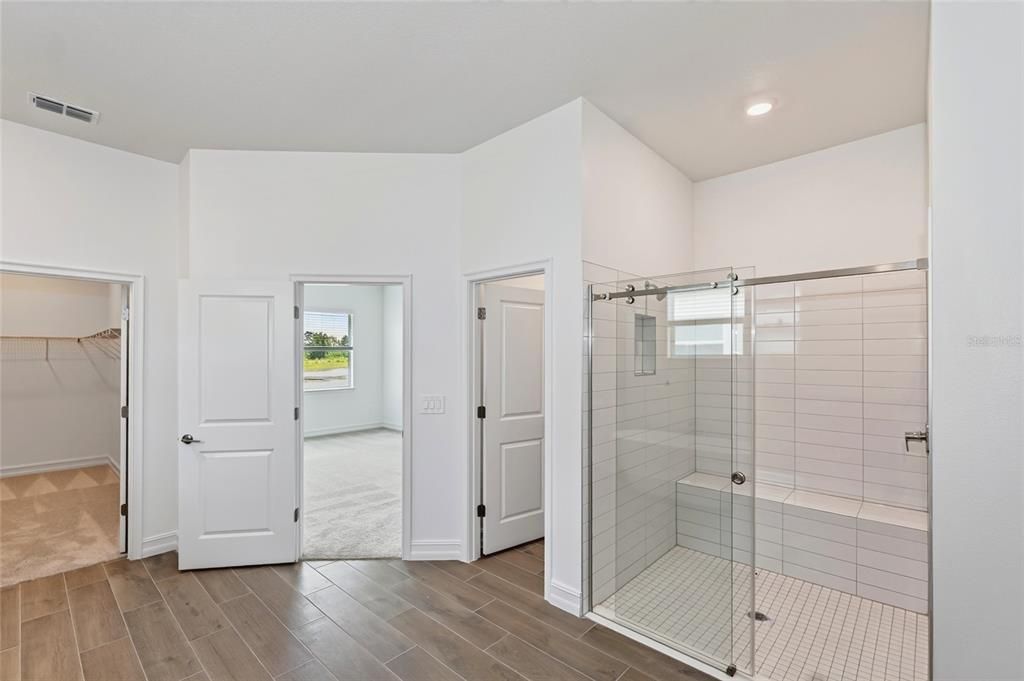 For Rent: $3,600 (5 beds, 4 baths, 3336 Square Feet)