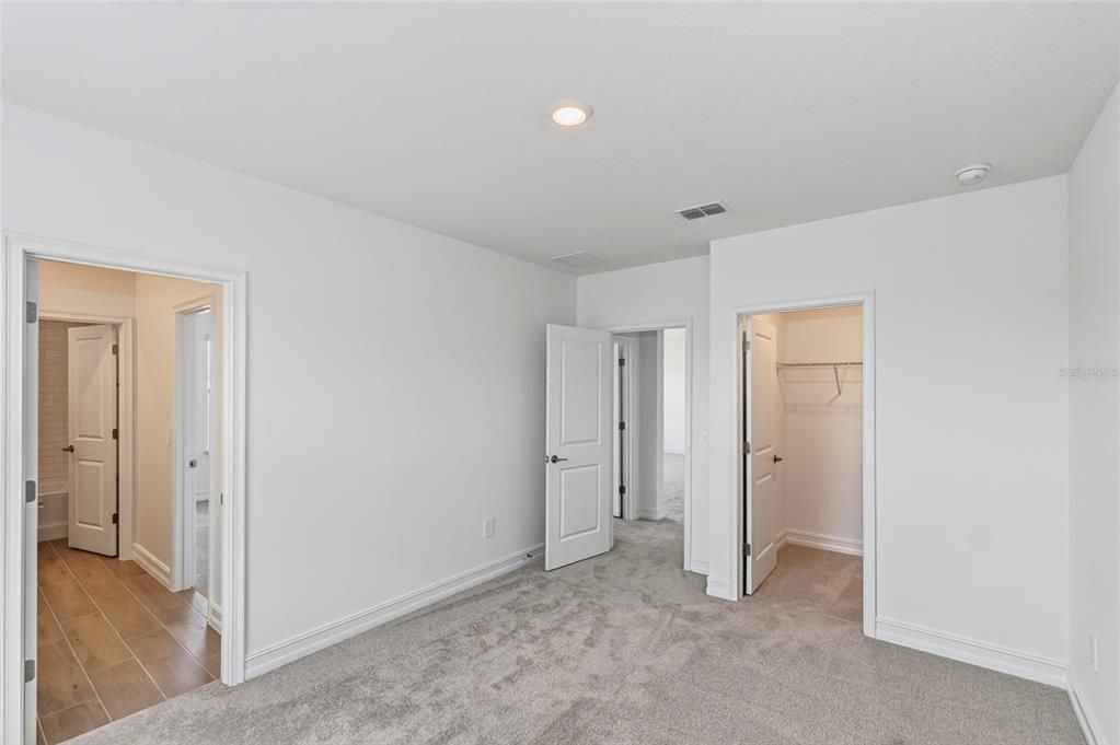 For Rent: $3,600 (5 beds, 4 baths, 3336 Square Feet)