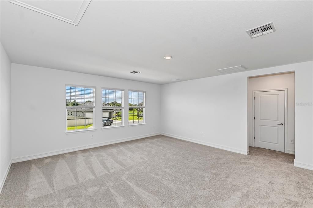 For Rent: $3,600 (5 beds, 4 baths, 3336 Square Feet)