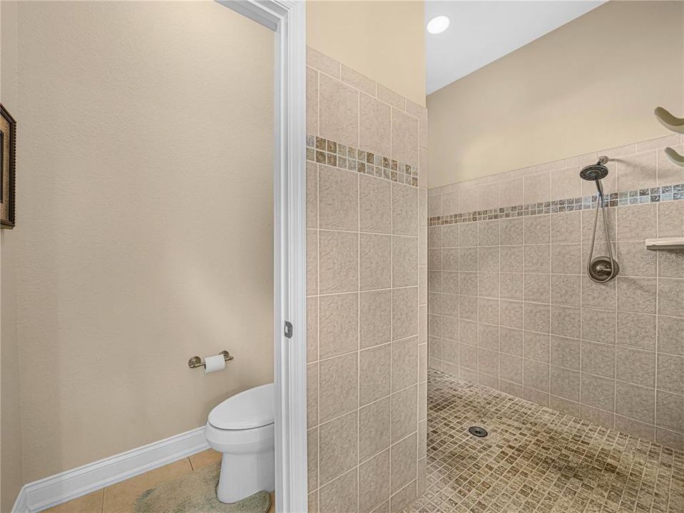For Sale: $549,900 (5 beds, 3 baths, 3016 Square Feet)
