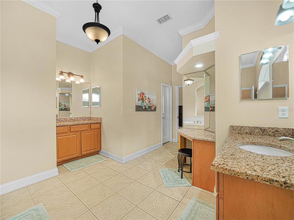 For Sale: $549,900 (5 beds, 3 baths, 3016 Square Feet)