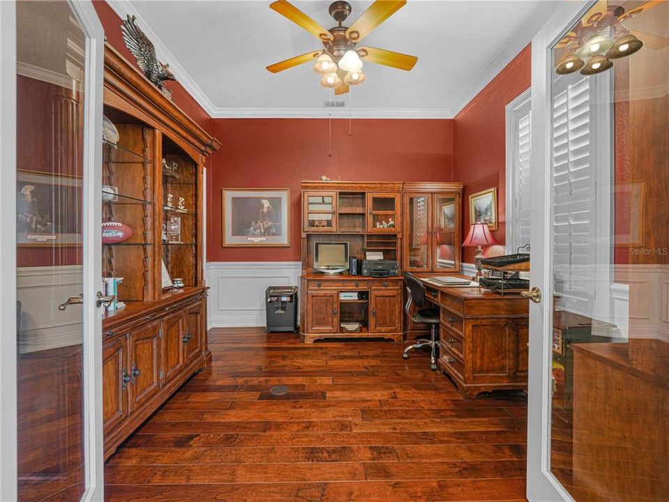 For Sale: $549,900 (5 beds, 3 baths, 3016 Square Feet)