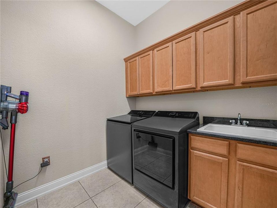 For Sale: $549,900 (5 beds, 3 baths, 3016 Square Feet)