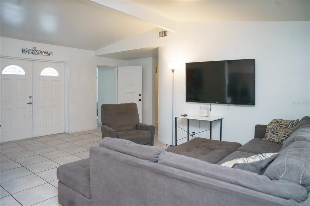 For Rent: $2,400 (4 beds, 2 baths, 1349 Square Feet)