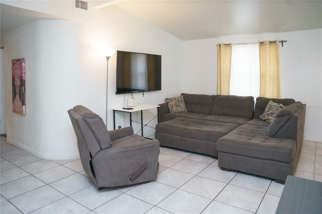 For Rent: $2,400 (4 beds, 2 baths, 1349 Square Feet)