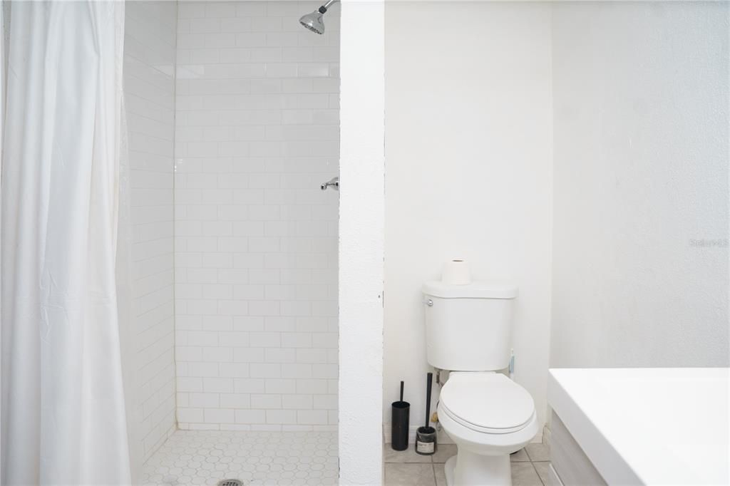 For Rent: $2,400 (4 beds, 2 baths, 1349 Square Feet)