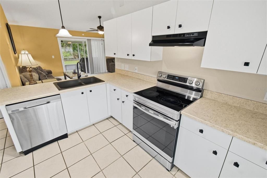 For Sale: $279,900 (3 beds, 2 baths, 1422 Square Feet)
