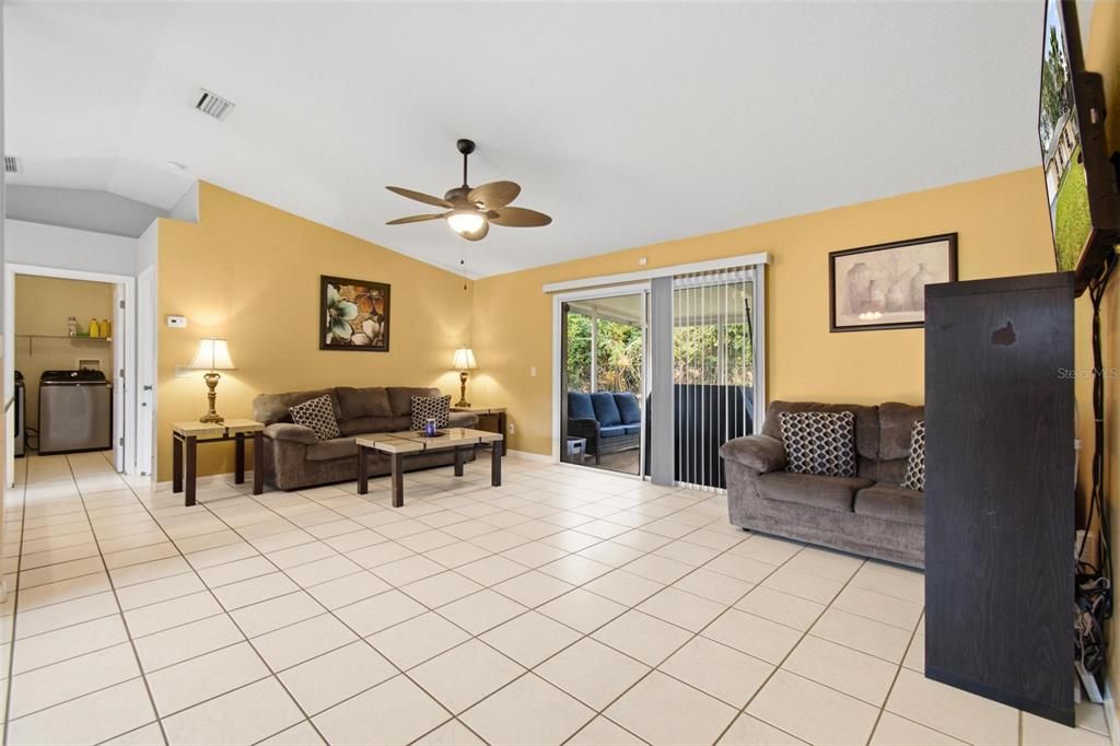 For Sale: $279,900 (3 beds, 2 baths, 1422 Square Feet)
