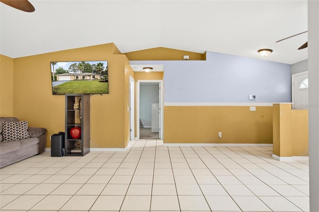For Sale: $279,900 (3 beds, 2 baths, 1422 Square Feet)