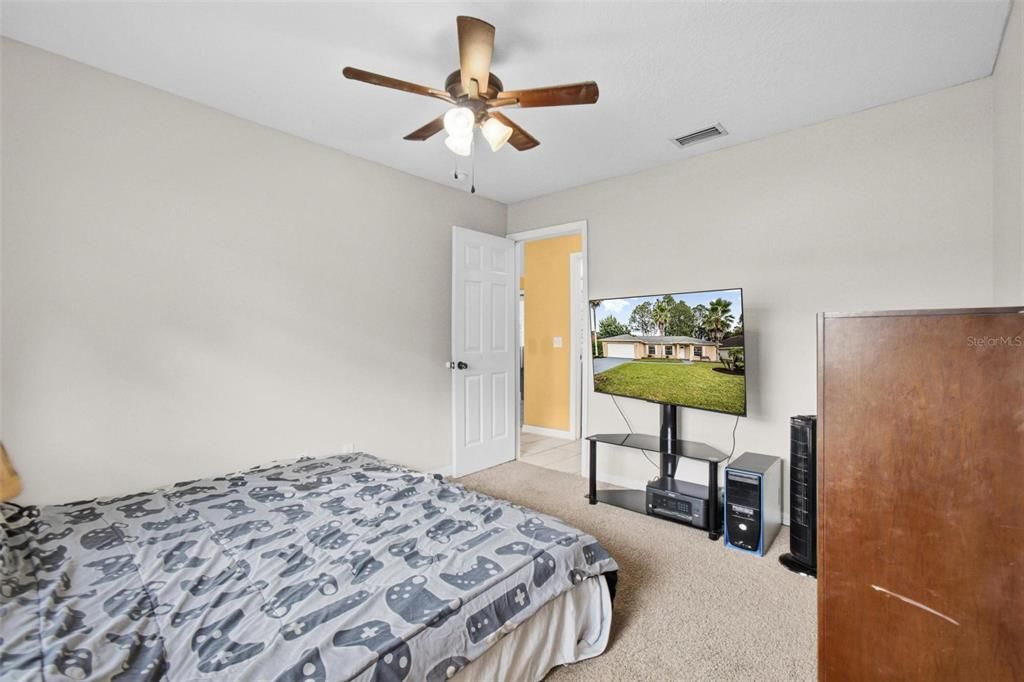 For Sale: $279,900 (3 beds, 2 baths, 1422 Square Feet)