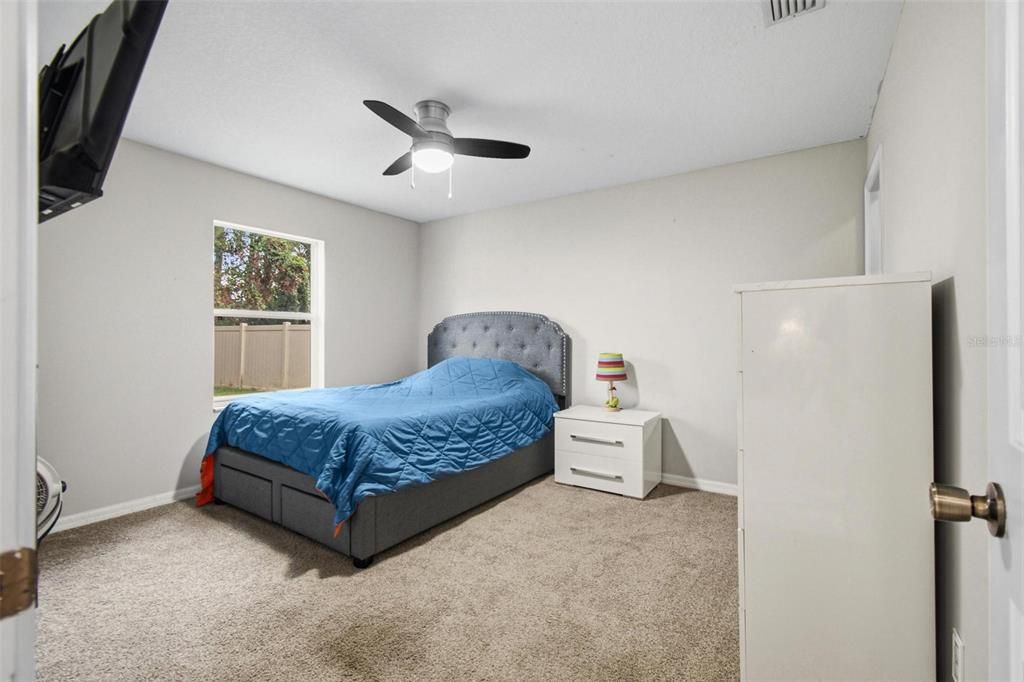 For Sale: $279,900 (3 beds, 2 baths, 1422 Square Feet)