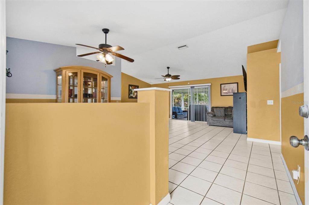 For Sale: $279,900 (3 beds, 2 baths, 1422 Square Feet)