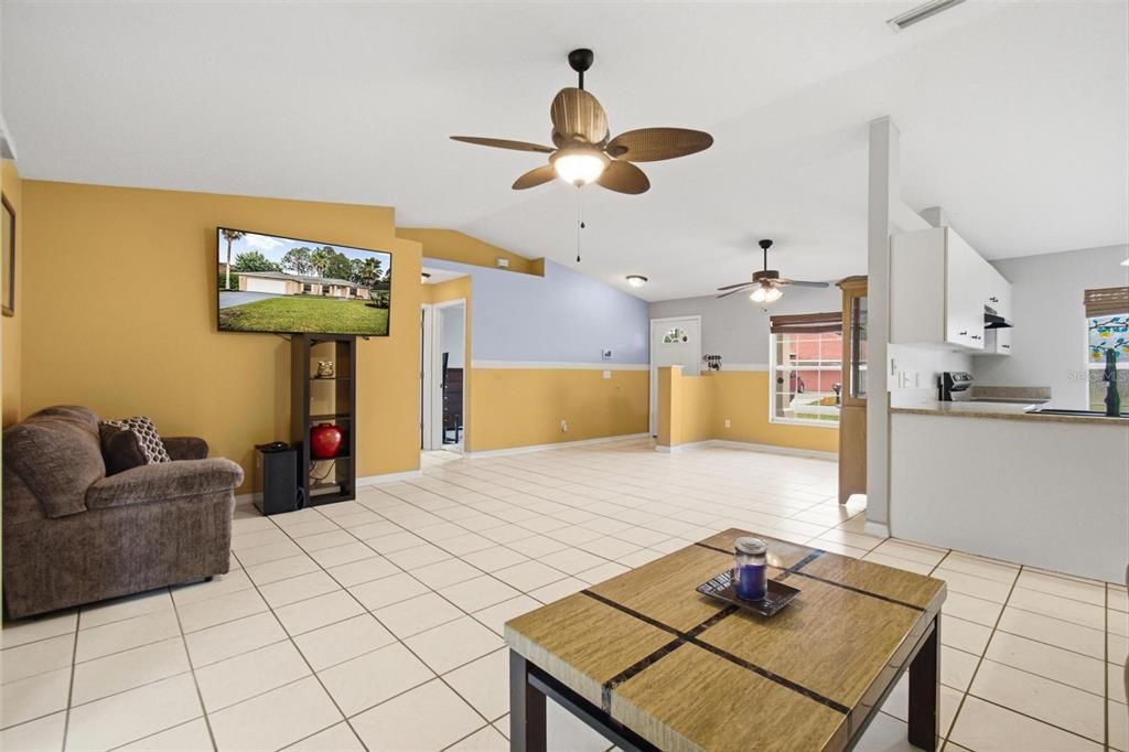For Sale: $279,900 (3 beds, 2 baths, 1422 Square Feet)