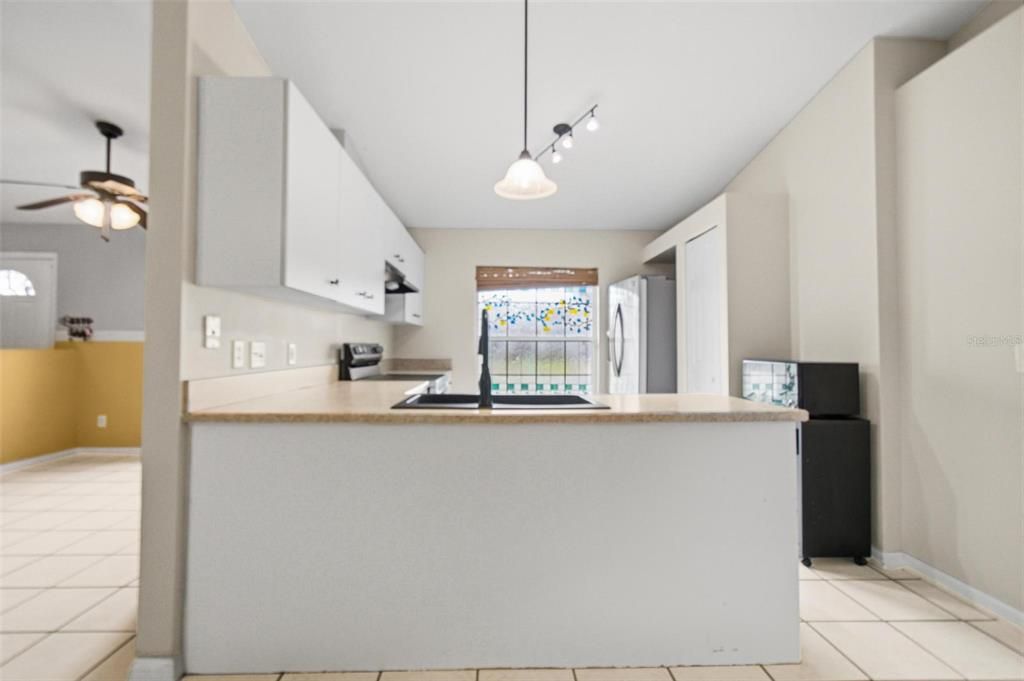 For Sale: $279,900 (3 beds, 2 baths, 1422 Square Feet)