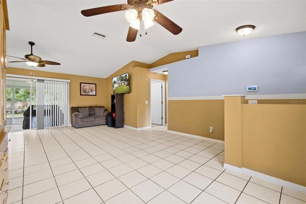 For Sale: $279,900 (3 beds, 2 baths, 1422 Square Feet)