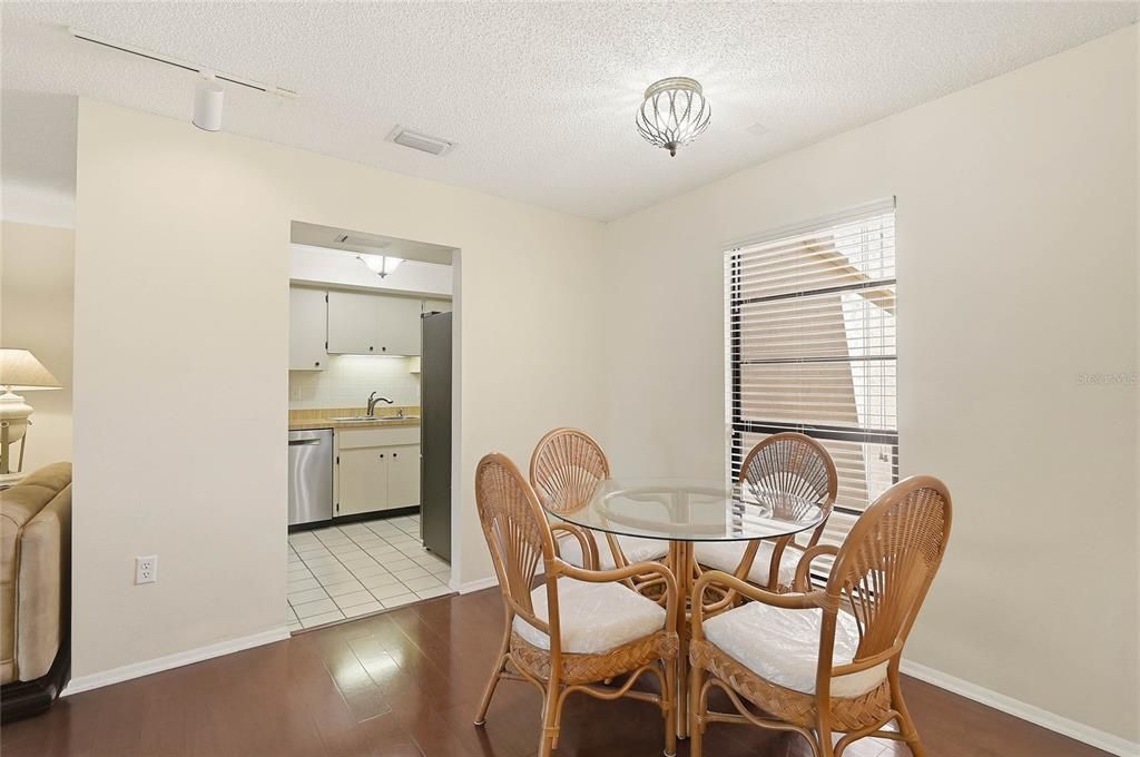 En Venta: $199,999 (2 camas, 2 baños, 1030 Pies cuadrados)
