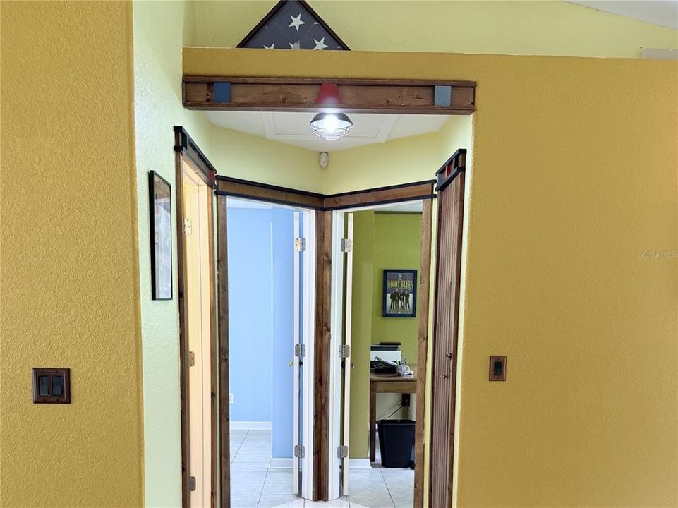 На продажу: $298,900 (3 спален, 2 ванн, 1372 Квадратных фут)