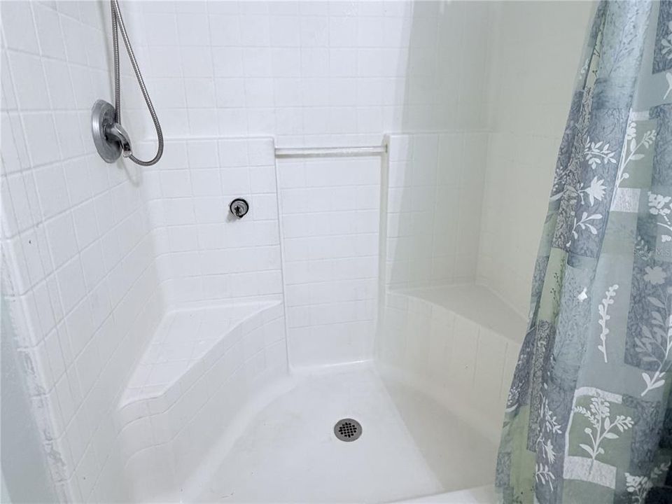 На продажу: $298,900 (3 спален, 2 ванн, 1372 Квадратных фут)