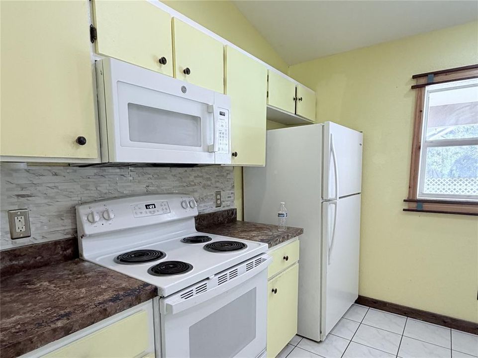 На продажу: $298,900 (3 спален, 2 ванн, 1372 Квадратных фут)