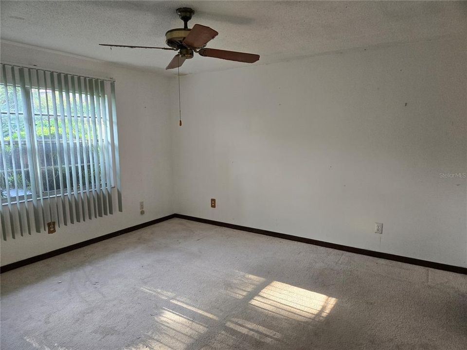 For Sale: $379,000 (4 beds, 2 baths, 1760 Square Feet)