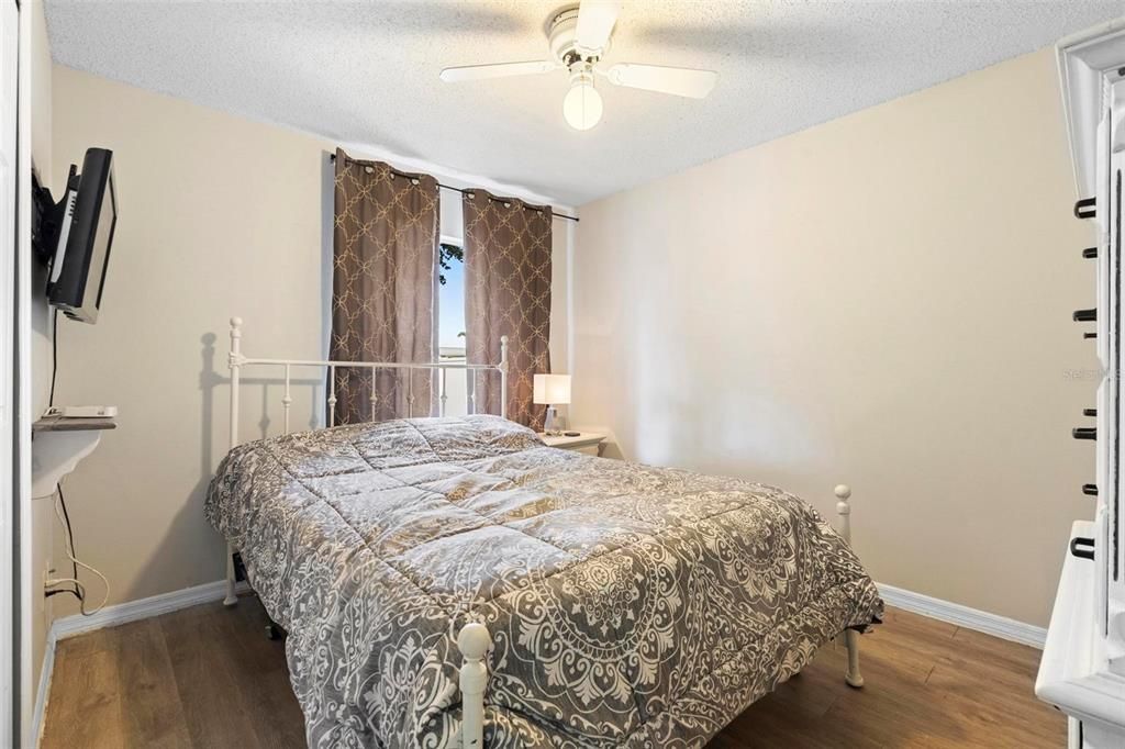 For Sale: $480,000 (4 beds, 2 baths, 2587 Square Feet)