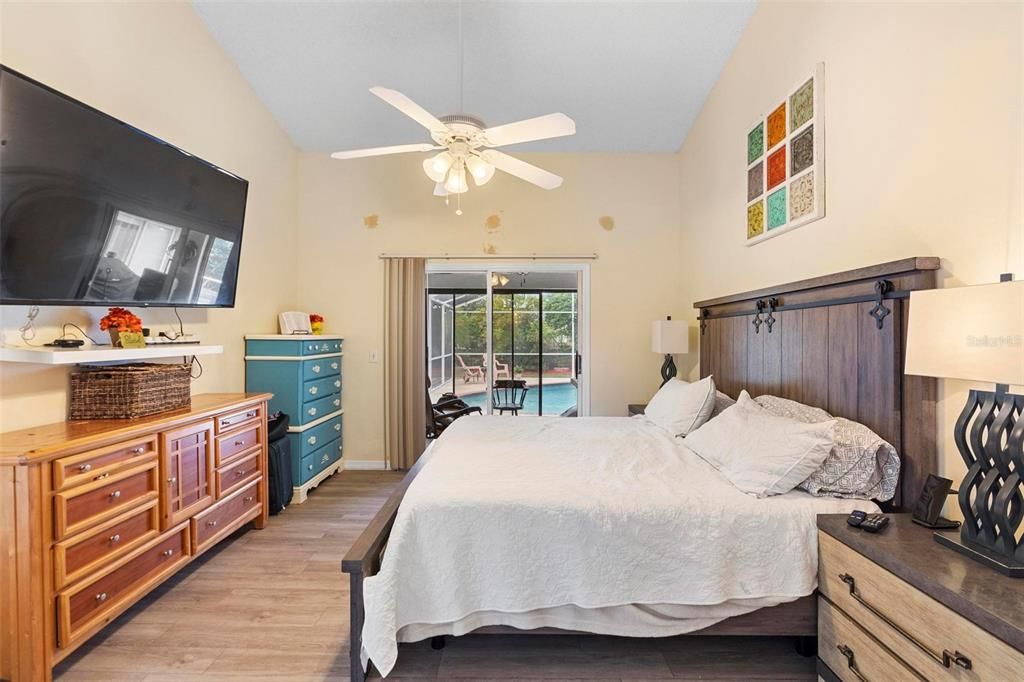 For Sale: $480,000 (4 beds, 2 baths, 2587 Square Feet)